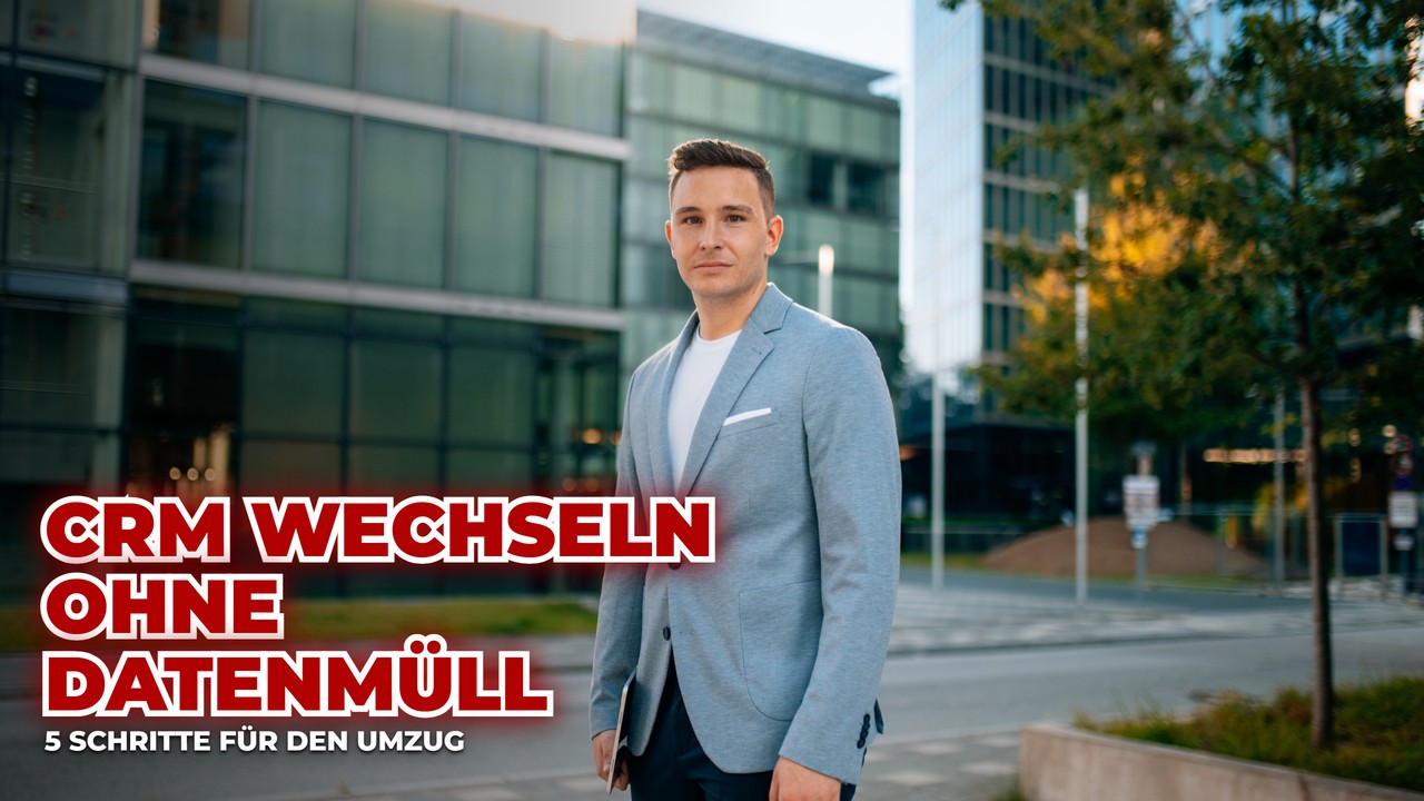 Christoph Gerl im Sakko vor einer Glasfassade, dazu der Text: CRM wechseln ohne Datenmüll. 5 Schritte für den Umzug